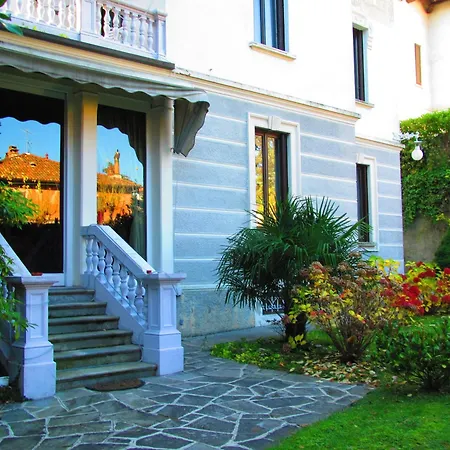 Oda ve Kahvaltı Adriana - E Varese